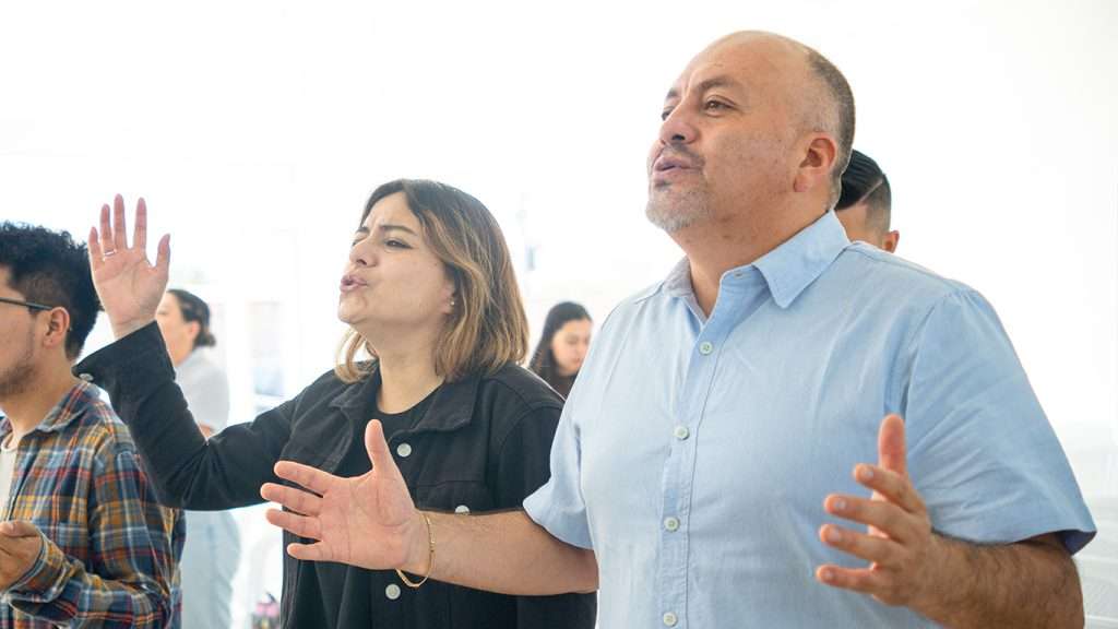 Tiempo de oración y ministración